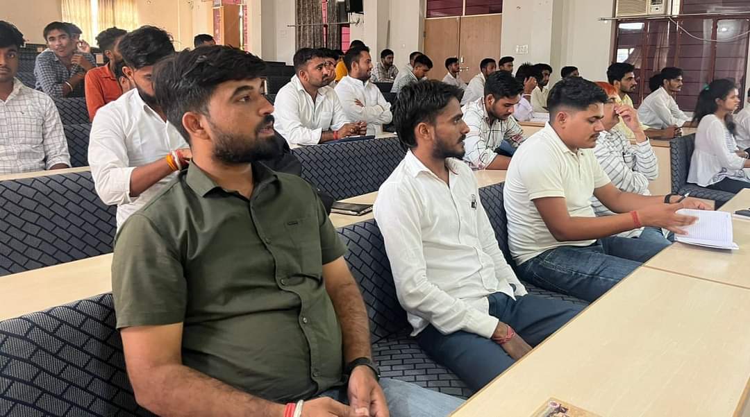 Harish4abvp's tweet photo. अभाविप सीकर विभाग की "नगर मंत्री - नगर सहमंत्री एवं महाविद्यालय इकाई अध्यक्ष - सचिव कार्यशाला" एक दिवसीय सीकर में संपन्न हुई। जिसमें अभाविप प्रान्त संगठन मंत्री श्री उपमन्यु सिंह राणा विशेष रूप से उपस्थित रहे।

#ABVPJaipur https://t.co/oplTsnc5uw