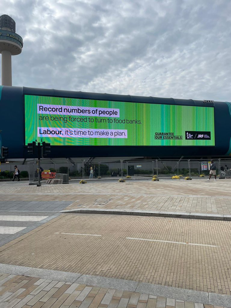 Arriving at Labour Conference with @trusselltrust - our digital board with <a href="/jrf_uk/">Joseph Rowntree Foundation</a> posing the key question for us this conference:

🔎 What plan will the party have to tackle the still rising levels of need for food banks in communities across the UK?