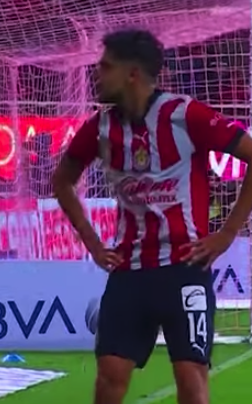 javierdarko's tweet photo. Mi estimado @ChiquimarcoMx , no amerita amonestación, como diría @arturobrizioc ¡Decisión arbitral, correcta! es parte de la pasión que hace que estos dos equipos tengan tantos seguidores, felicidades @Richymarin19 diste un partidazo y te la aventaste buena con la celebración :) https://t.co/MGpGgDoDgK