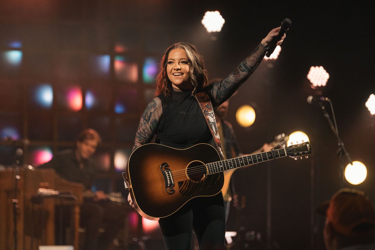 AshleyMcBryde's tweet photo. NIGHT ONE of #TheDevilIKnowTour is in the books! Mobile you absolutely brought it! Thank you a fantastic kick off to the tour! You set the tone!!

📸: Katie Kauss https://t.co/fx1oBVchzh