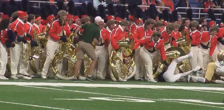AlamoAudible's tweet photo. It's the Battle for Tuba #6 this week as UAB returns to the Alamodome for a 7 pm kickoff on ESPNU. Stay safe out there @UTSASOSA https://t.co/BTpLEYCvDC