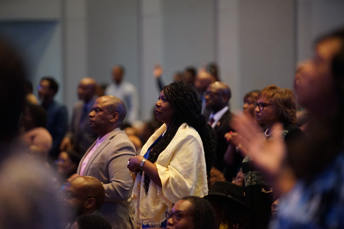 TheBend_Org's tweet photo. It's a new week! We worship and honor God for the opportunity to see another! Let's see your church flicks this #SelfieSunday tag us in your post #SundaysAtTheBend! https://t.co/ho9GzQ2T4c
