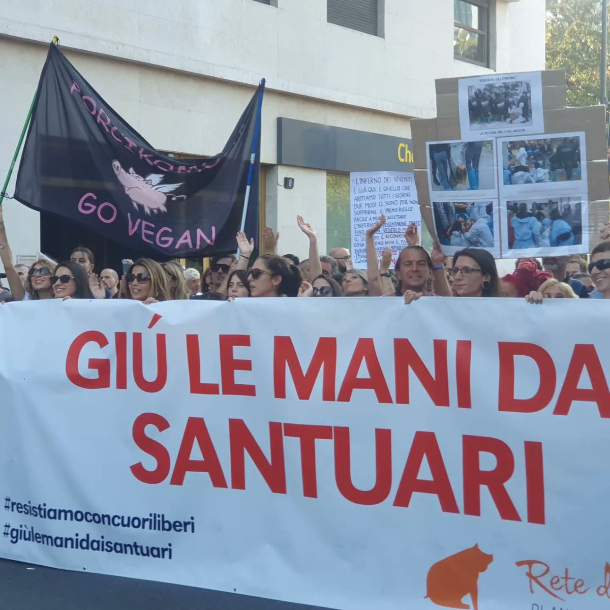 We were over 10 thousands souls out on the streets of Milan to ask for a #foodsystem that respects animals, people & planet. 
#vegan  #govegan #noplanetb #eatingourwaytoextinction 
#giulemanidaisantuari 
#cuoriliberi #siamotutticuoriliberi
#untileverycageisempty #FriendsNotFood