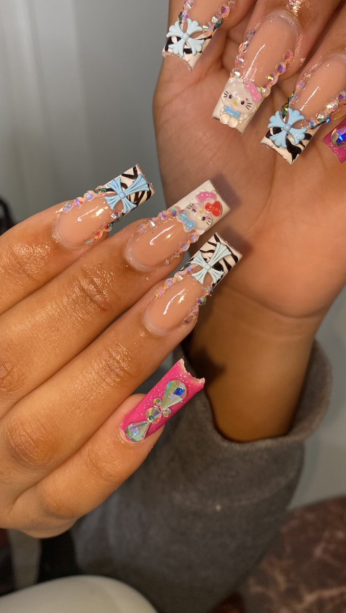 i never post my work on here 😂
IG: acrylicsbychar book with me!!! 
#baltimorenailtech