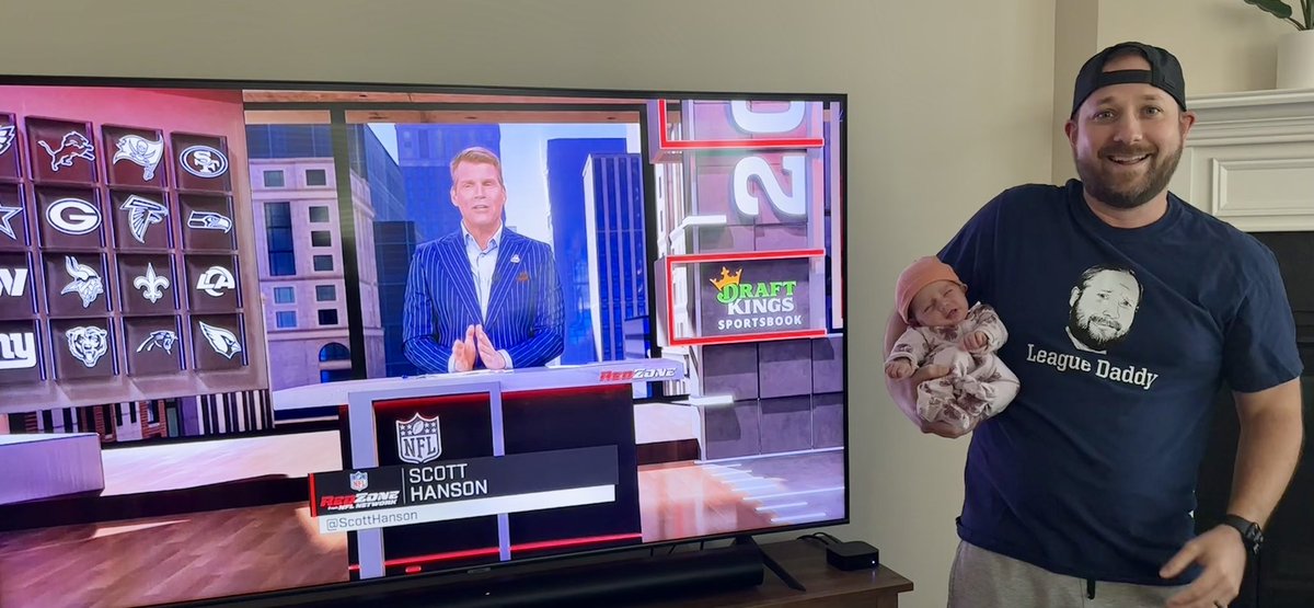 _jruss_'s tweet photo. Lainey’s first (of many) #NFLRedZone with @ScottHanson! (7 days old)
7 hours of commercial free football! #TheEntourage #LeagueDaddy https://t.co/SPps7oXMDF