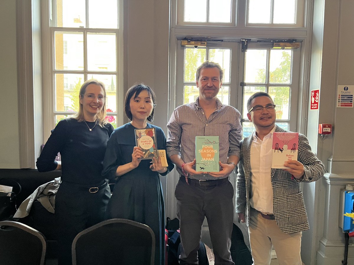 WHAT an event at #CheltLitFest 🐈☕️ great to talk about Books from Japan with @kawaguchicoffee and Emi Yagi, with superstar interpreter @bethanrjones and excellent chairing from @nasubijutsu 🌸 plus look at that queue!! 📖📚 @picadorbooks