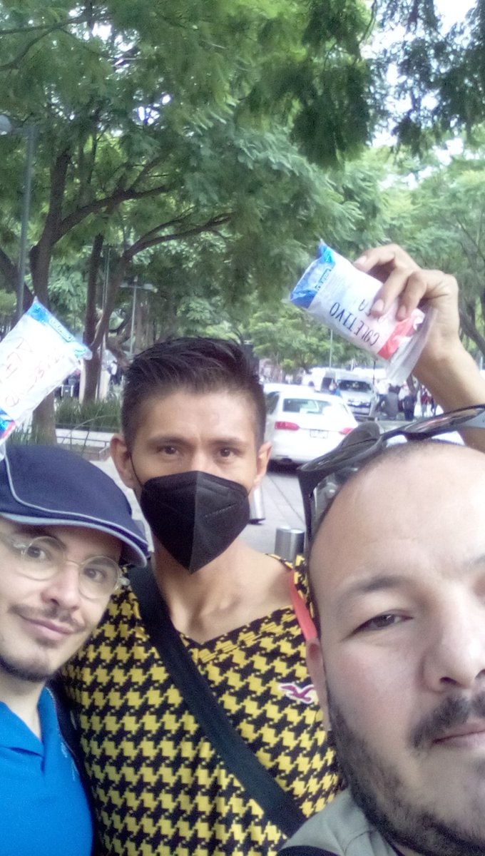 inclusivoql's tweet photo. El sábado 7 de octubre estuvimos haciendo una intervención entregando insumo de condones y lubricantes a los compañeros HTS, de la alameda central y la ciudadela durante la tarde y la noche , agradecimiento a quienes nos acompañaron y proporcionaron los insumos #HTSCONCIENTES https://t.co/WAdKwEkYBL