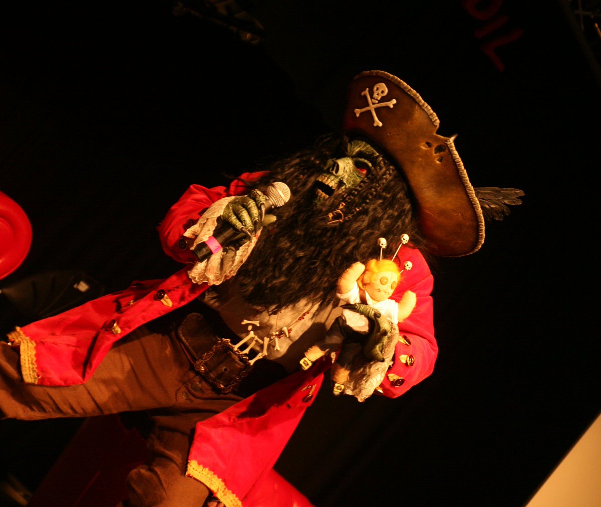 Ravenlordess (@ravenlordess) on Twitter photo A great shot by <a href="/BlackICEBBS/">BlackICE BBS / BBSindex.de</a> of my newest cosplay, zombie LeChuck from Monkey Island 2, at Amiga38 this weekend. I had such a great time there and was delighted to be cosplaying as a duo this time. The pirate gang will return!
#amiga38 #monkeyisland #retrogames #cosplay A great shot by <a href="/BlackICEBBS/">BlackICE BBS / BBSindex.de</a> of my newest cosplay, zombie LeChuck from Monkey Island 2, at Amiga38 this weekend. I had such a great time there and was delighted to be cosplaying as a duo this time. The pirate gang will return!
#amiga38 #monkeyisland #retrogames #cosplay