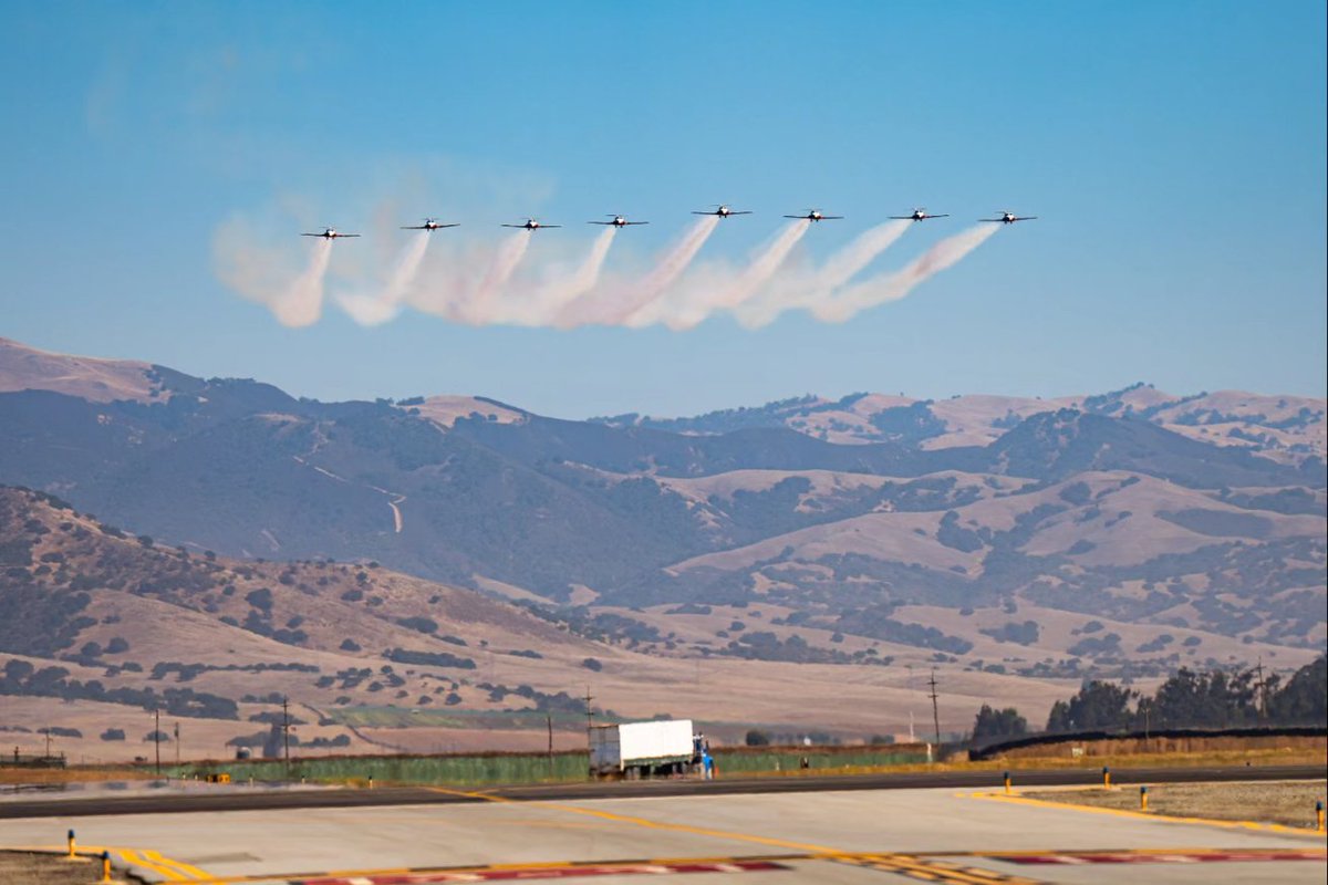 CFSnowbirds's tweet photo. Beautiful blue skies for a highshow yesterday! ☀️ 
Loved the crowd and hope we'll see you again today for our last day at the California International Airshow! https://t.co/xvpSOcYlHl