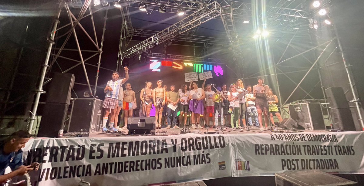 ernestinasaccan's tweet photo. La #Libertad es #Colectiva, es para #Todes o No Es, a nuestro #Orgullo no lo escondemos Nunca Más! ✌🏼
#OrgulloEsLucha 🌈 https://t.co/q3w5n1rOoF