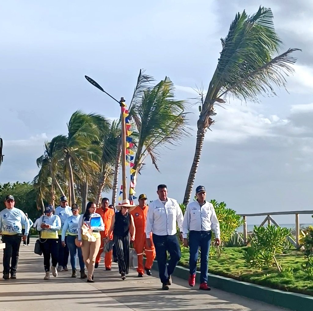 Bolipuertos__ve's tweet photo. Iniciamos el recorrido por las instalaciones del @Puerto_Guamache, en donde la visita técnica de la IALA constata las excelentes condiciones de faros y boyas, demostrándo al mundo que los Puertos venezolanos brindan seguridad marítima y cumplen con los estándares  internacionales https://t.co/cjFiYnYj9f
