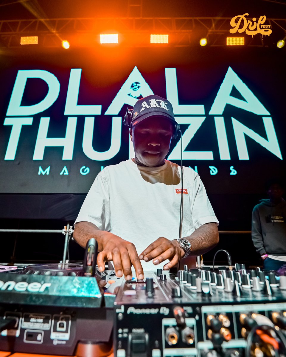 RadioJamboKenya's tweet photo. Ma DJ wetu leo @dlalathukzin_ @bignyagz @djsultanmfalme @mgmkenya @TinaArdor @ms_bune waliweza sana🔥🔥❤️

#DripFest #DripFestKe #DlalaThukzinInKenya #OngeaUsikike https://t.co/k8eOitL3xv