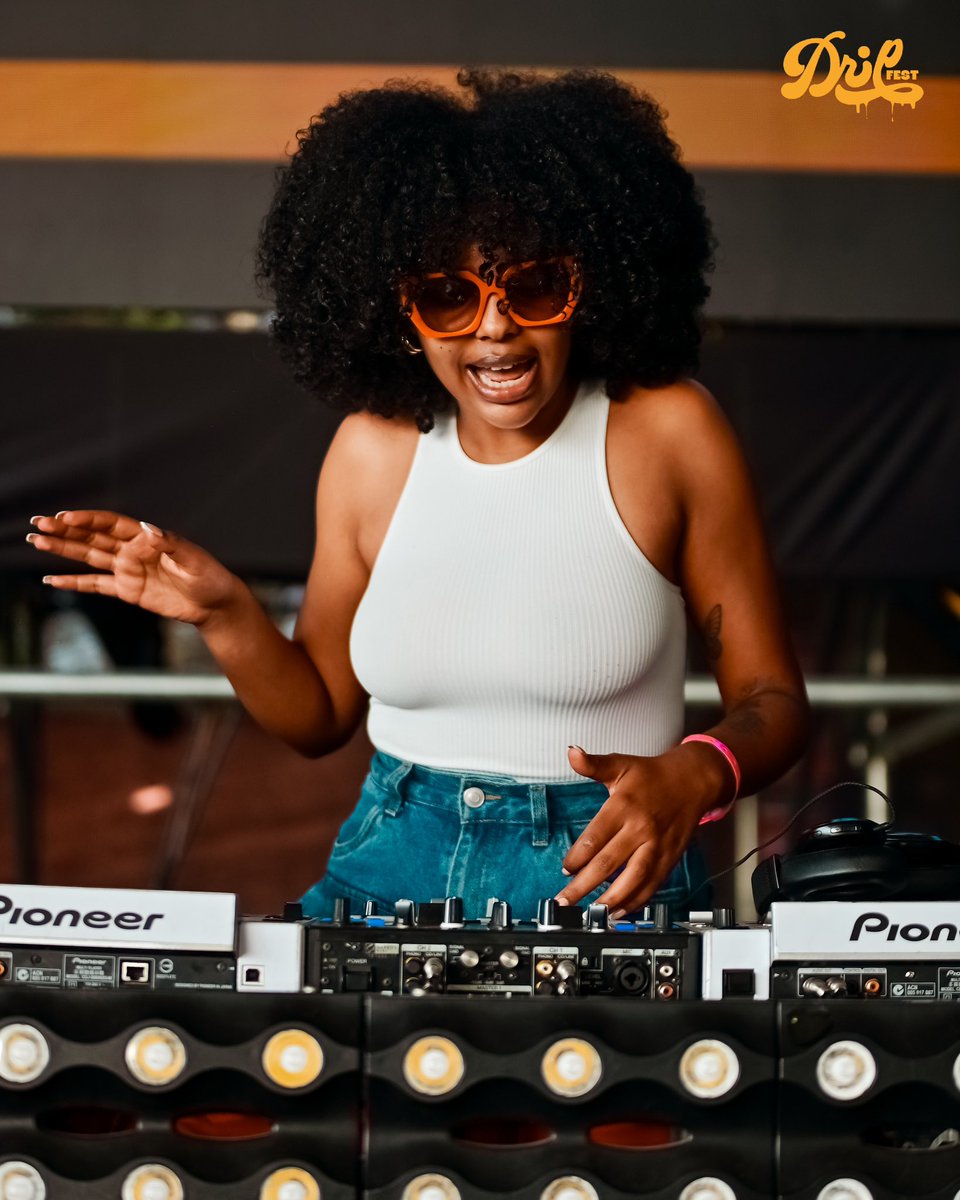 RadioJamboKenya's tweet photo. Ma DJ wetu leo @dlalathukzin_ @bignyagz @djsultanmfalme @mgmkenya @TinaArdor @ms_bune waliweza sana🔥🔥❤️

#DripFest #DripFestKe #DlalaThukzinInKenya #OngeaUsikike https://t.co/k8eOitL3xv