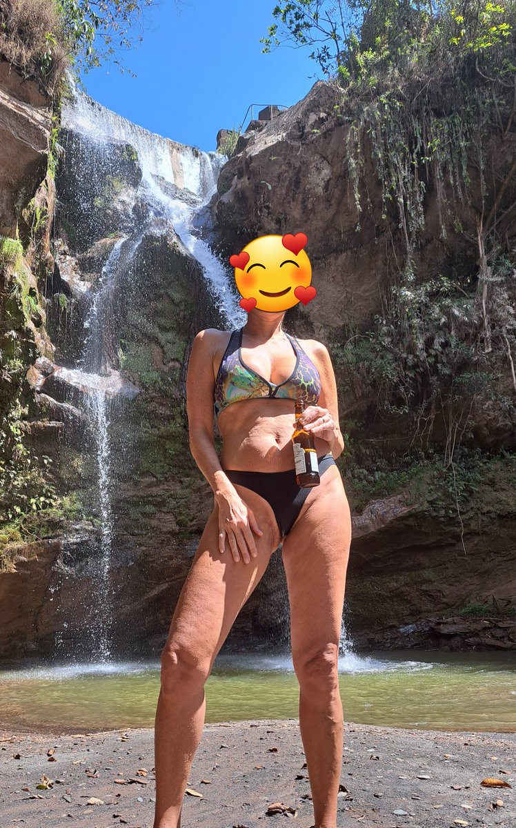 WatchAndWatchd2's tweet photo. Passeando pelas cachoeiras de MG, a @hotwife @exibicionista faz o marido feliz https://t.co/78geEH7bbR