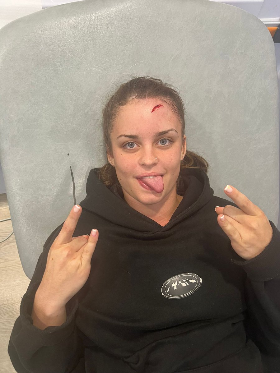 Anna Seeley tweet media