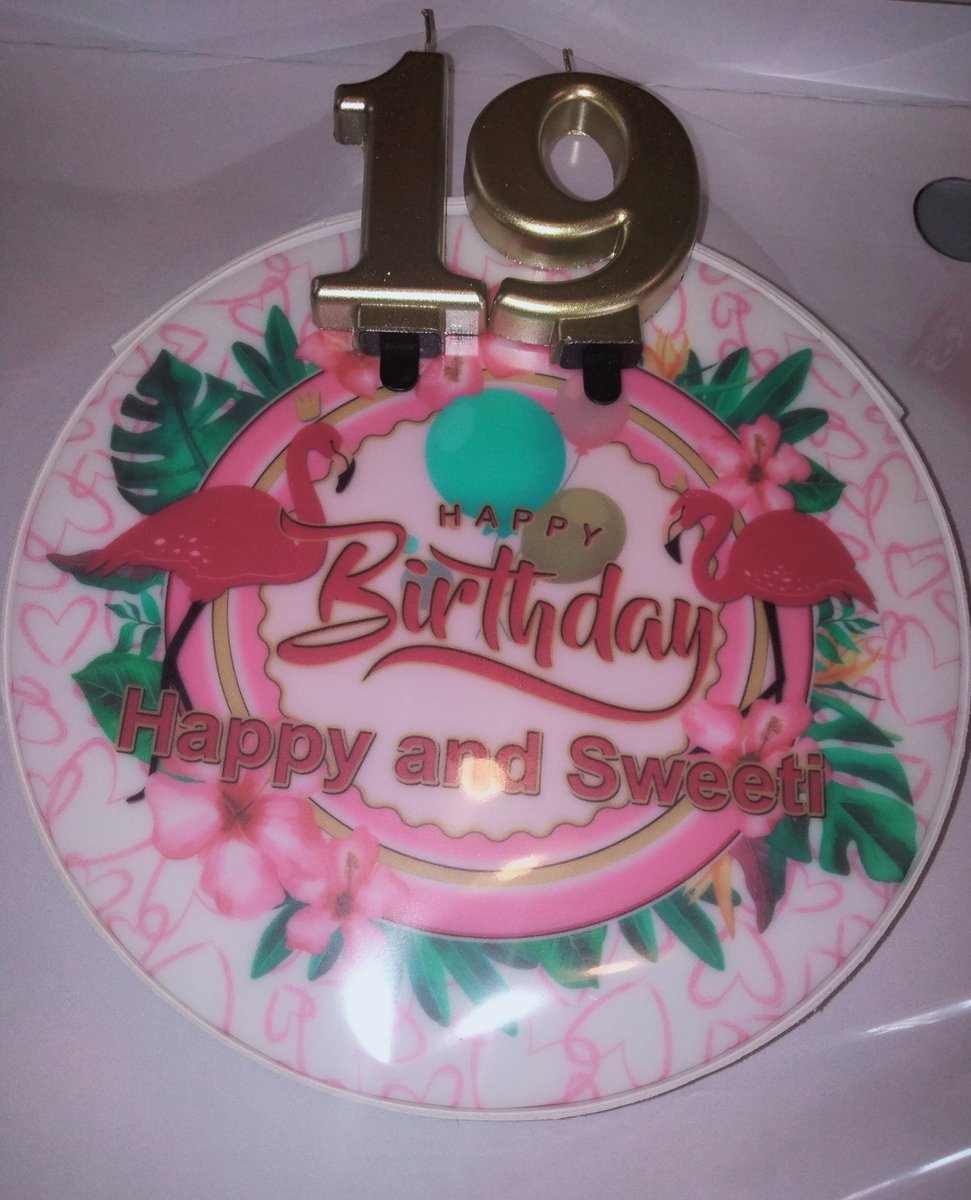 Sweetgirl_Bs's tweet image. #19years #birthday #Twins #Brawlstars #notmore18 @SkHappygirl Finally 19🎊🥳 Thank You for the nice cake ! 🥰