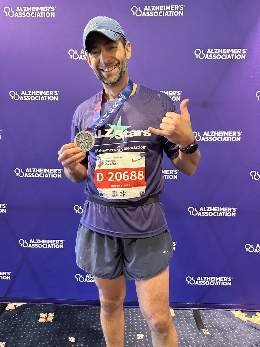 alzassociation's tweet photo. Retweet to help us celebrate the 342-strong Team #ALZStars for running the @ChiMarathon today! They have raised over $750K (and counting) for Alzheimer's care, support, and research. #ENDALZ #ChicagoMarathon https://t.co/uaQBZu1K7F