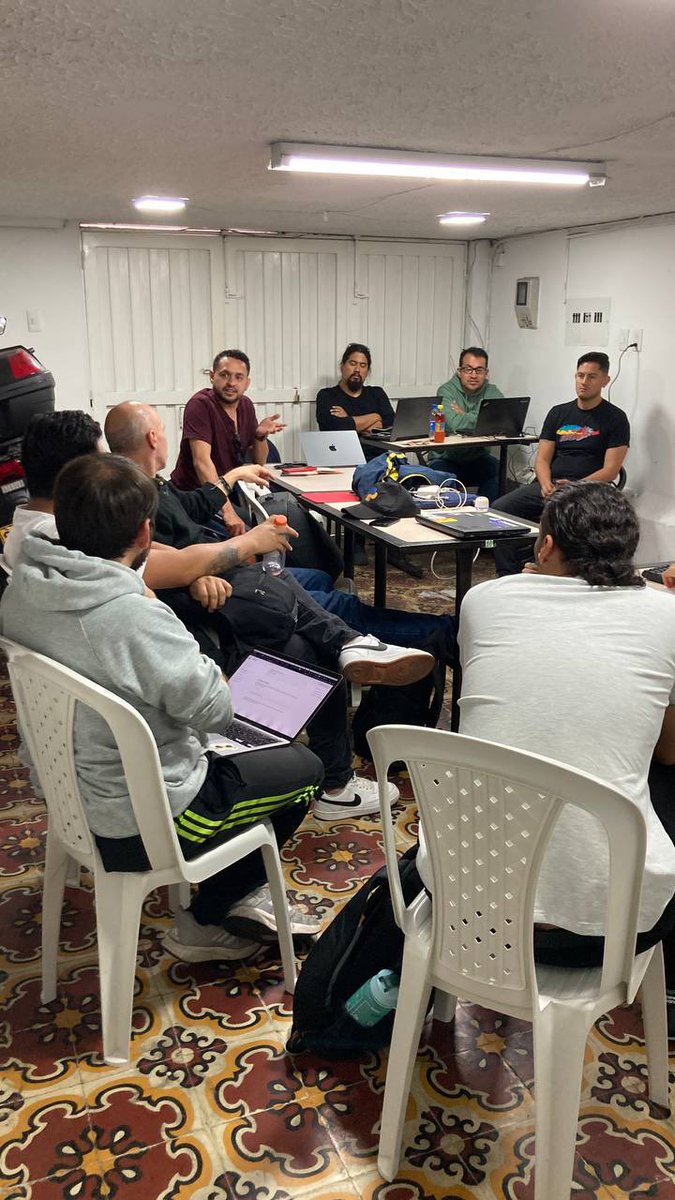 ethcobogota's tweet image. ¡En #ethbogota no paramos!👊🏽
Y lo que se viene esta on 🔥

Los #hackers 👨🏻‍💻formados en la primer cohorte de #SpeedRunEthereum,  dirigido por nuestro #crack  @salviega; y los primeros graduados del curso de Solidity en alianza con @ethkipu, dictado por el #DataScientists @oriojas😮‍💨