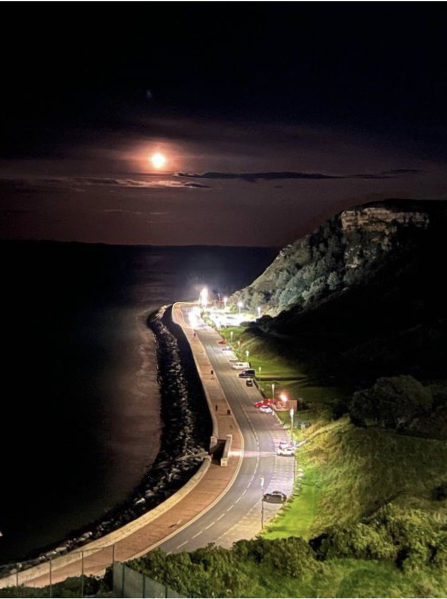 Marine drive tonight. See at one side, cliff with castle on the other. Moon up above. Beautiful place to live. #ScarboroughUK