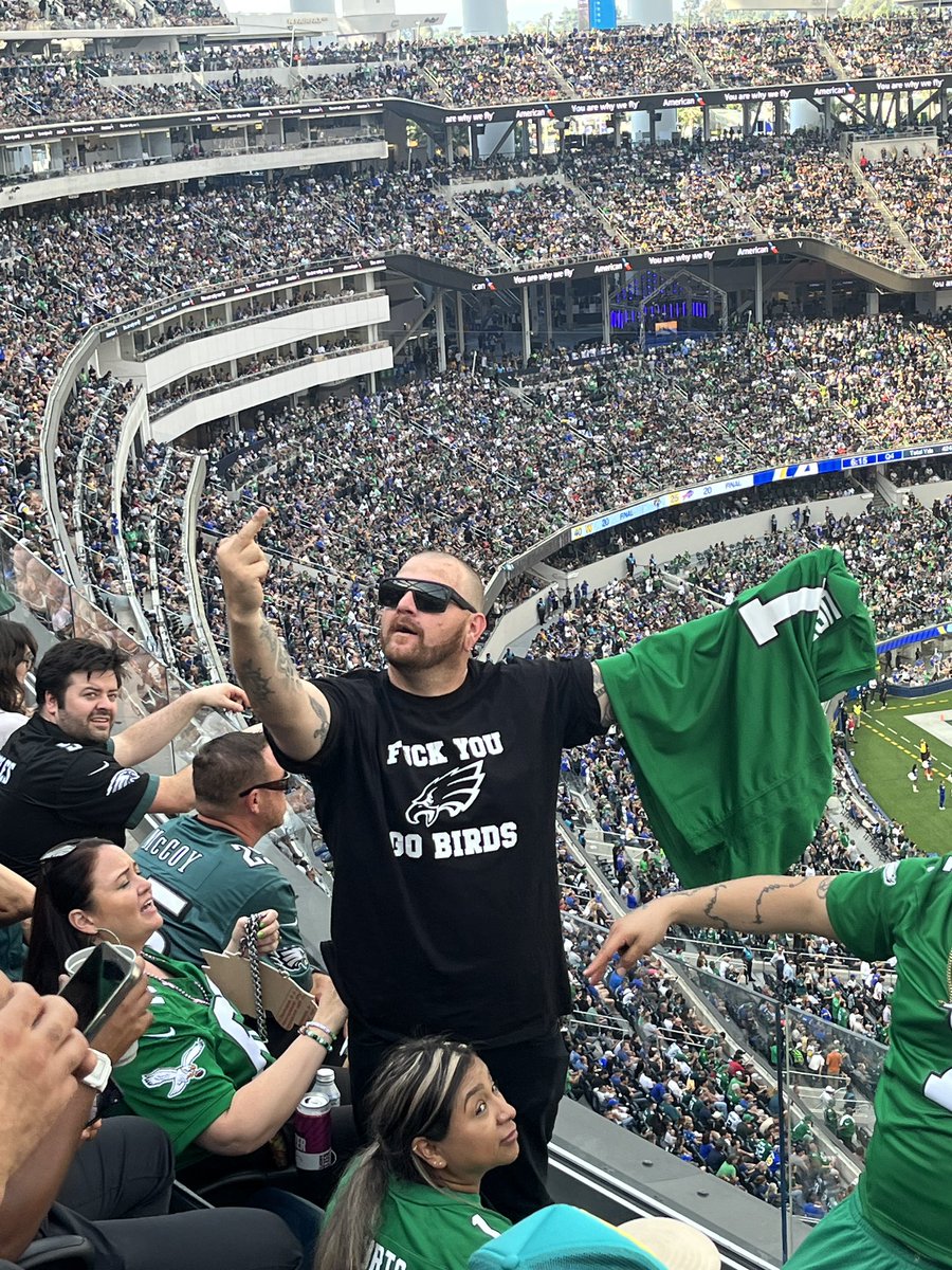 Jferrie23's tweet photo. Live from LA. Go Birds. https://t.co/a8GF1iVn10