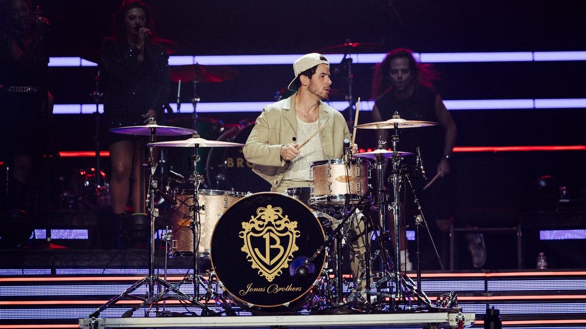 1992njj's tweet photo. nick jonas at the drums 🥁 https://t.co/OlhHpyKkfy