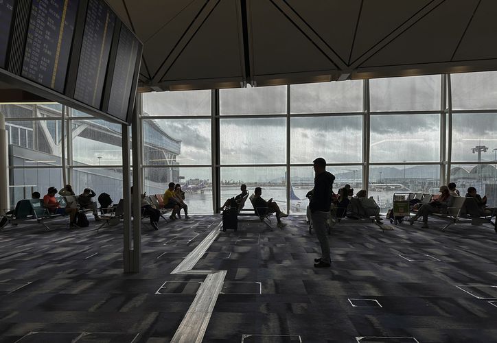 Tormenta tropical Koinu provoca decenas de vuelos cancelados en Hong Kong dlvr.it/Sx9VV7