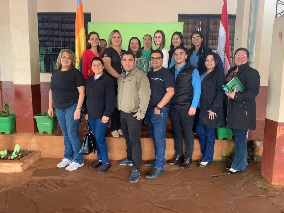 🌟 Desde el Instituto de Formación Docente de "Capitán Miranda", hemos tenido el privilegio de colaborar con la Esc. Básica Adela Speratti Nº644 en la capacitación sobre el uso efectivo de las TIC. 
💻📚 ¡Juntos construimos un camino hacia un aprendizaje más conectado!