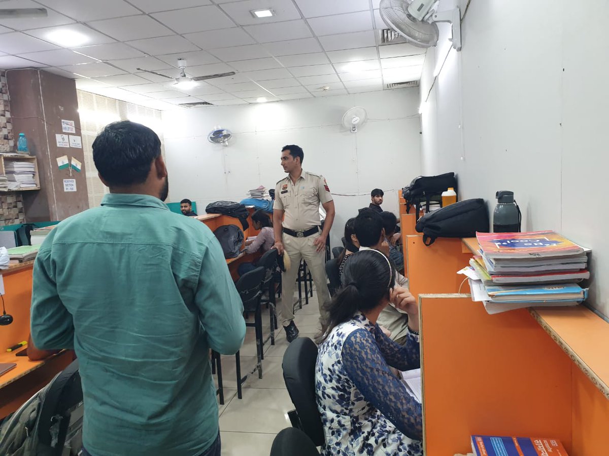 CyberCrimeRTK's tweet photo. #cyberawareness 
Cyber Awareness Program at Agro Mall Rohtak https://t.co/Rw8TIU4npV