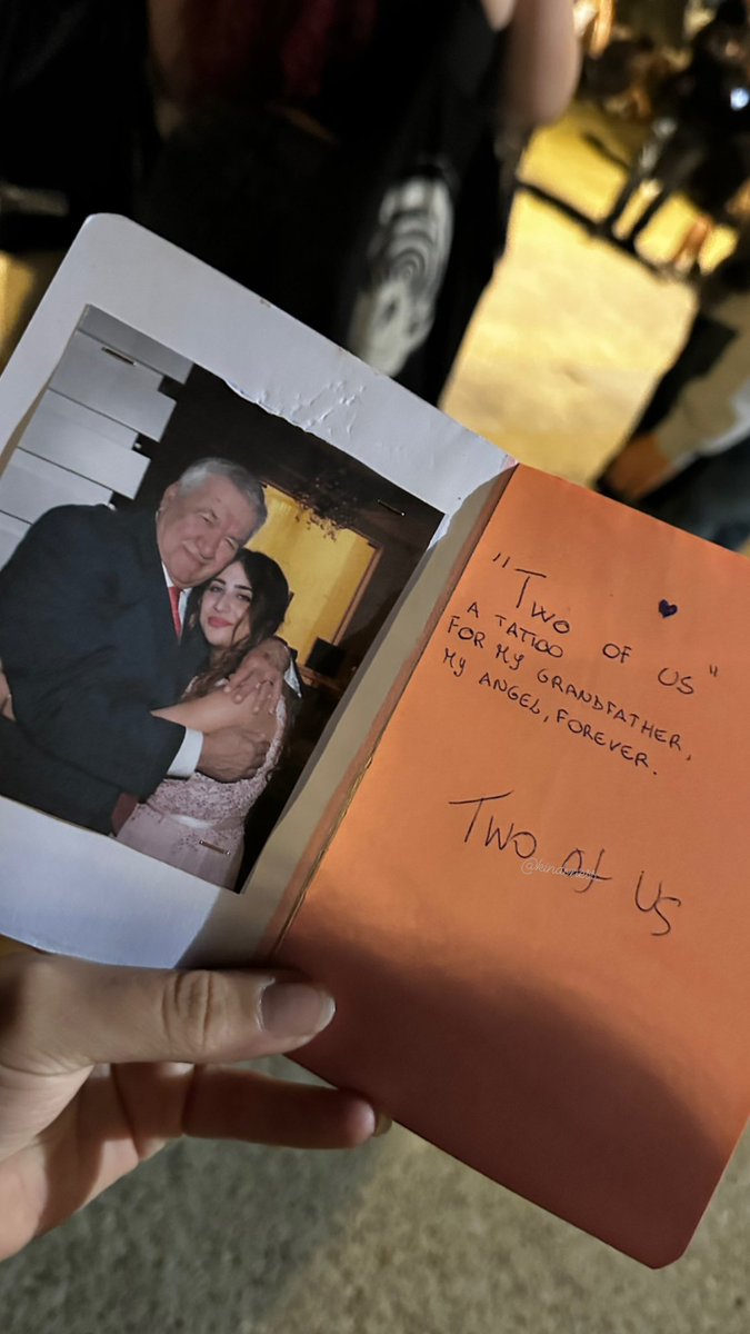 LT91UPDATESIT's tweet photo. #FITFWTTurin| Louis ha scritto “Two of Us” per una fan! 🥹

©️ owner https://t.co/VYklNLrP1s