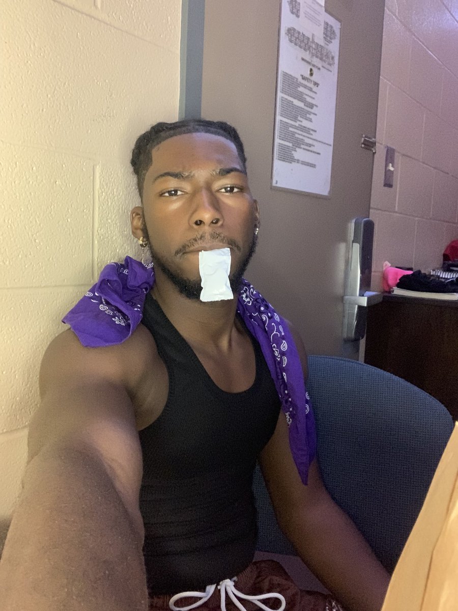 Luh00King's tweet photo. pinning myself so y’all know I’m not ugly .. https://t.co/3AB4IYAyKh