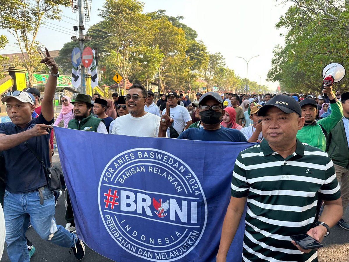zainul_munas's tweet photo. Lo lo loh… ini Bangkalan Jawa Timur kok ikut2an pecah, tumpah ruah utk AMIN..?? Padahal, yg datang baru Jubirnya Cawapres Gus @Jazilul_Fawaid blm Cawapresnya langsung Gus Imin @cakimiNOW … 😀

Salam Perubahan..!!! 

#AniesMuhaimin2024 https://t.co/b6o5Wj4wYM