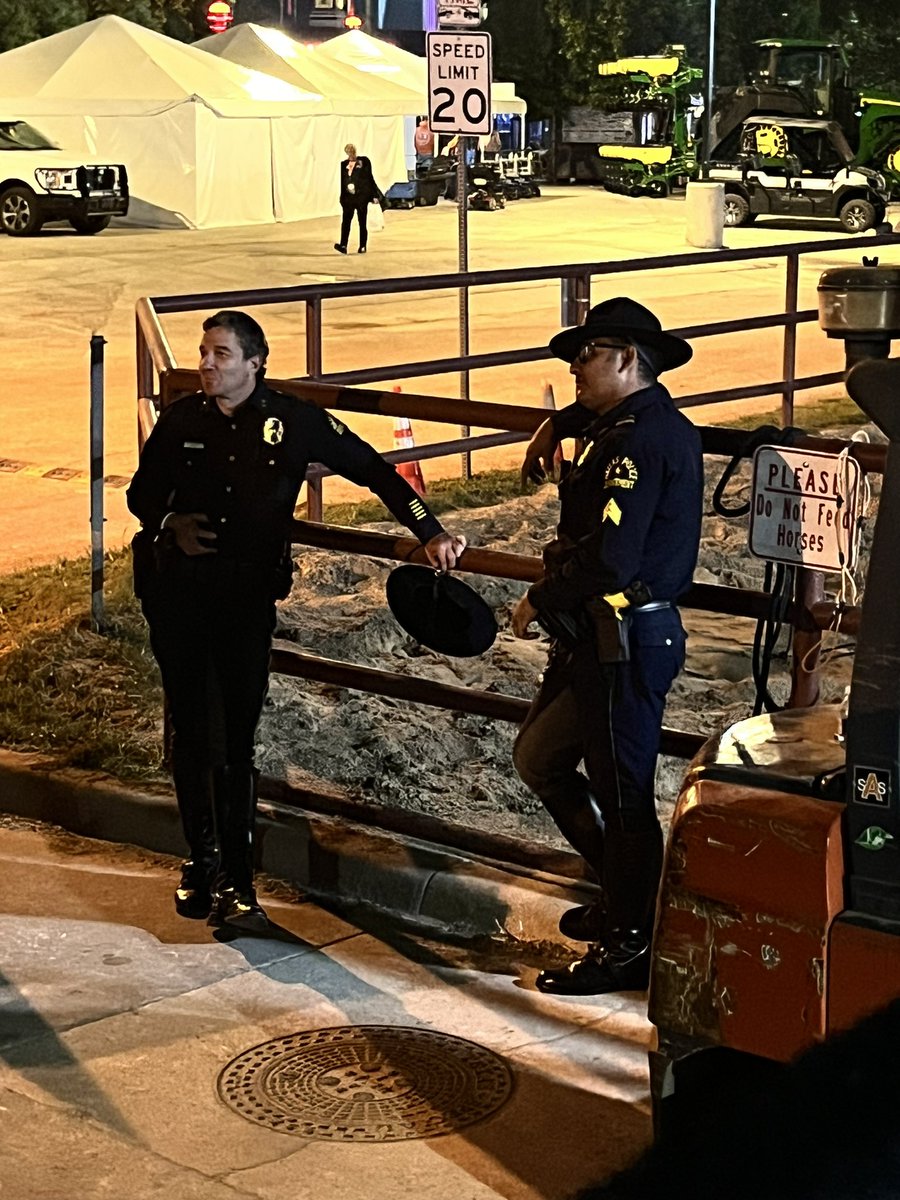 TacticalDPD's tweet image. A phenomenal time yesterday with our Assistant Chief Reuben Ramirez. He partnered w/ “Maximus” &amp;amp; his unit from beginning to end. We appreciate you sir. Job well done! @DPDChiefGarcia @DallasPD @DPDRRamirez