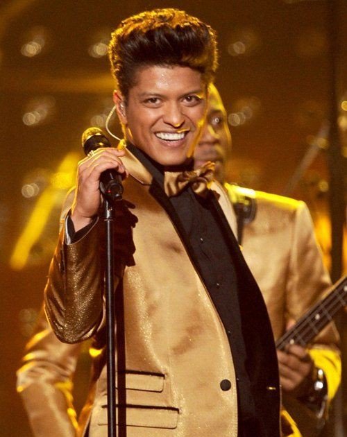 RadioInfinity2's tweet photo. Hoy cumple 38 años Bruno Mars cantante, compositor y productor musical.
#BrunoMars #FelizDomingoATodos #FelizCumpleaños #HappyBirthday https://t.co/s0OkXrsaOw