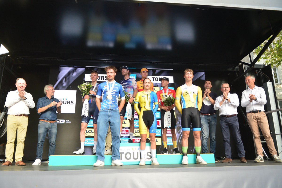Pôle France Cyclisme Outre-mer FFC (@pfcom_ffc) on Twitter photo Quelques minutes avant l’arrivée victorieuse de <a href="/Riley_Sheehan_/">Riley Sheehan</a> , Etienne OLIVIERO (CD56) s’impose sur le KM <a href="/ParisTours/">ParisTours</a> U19 ! 👏🏽👏🏽👏🏽
#ParisTours #PFCOM Quelques minutes avant l’arrivée victorieuse de <a href="/Riley_Sheehan_/">Riley Sheehan</a> , Etienne OLIVIERO (CD56) s’impose sur le KM <a href="/ParisTours/">ParisTours</a> U19 ! 👏🏽👏🏽👏🏽
#ParisTours #PFCOM