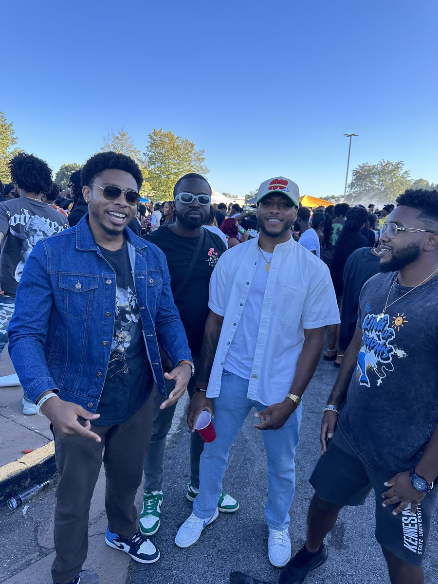 MannVs_____'s tweet photo. Never compete with yo niggas https://t.co/3UFxzKYNLo