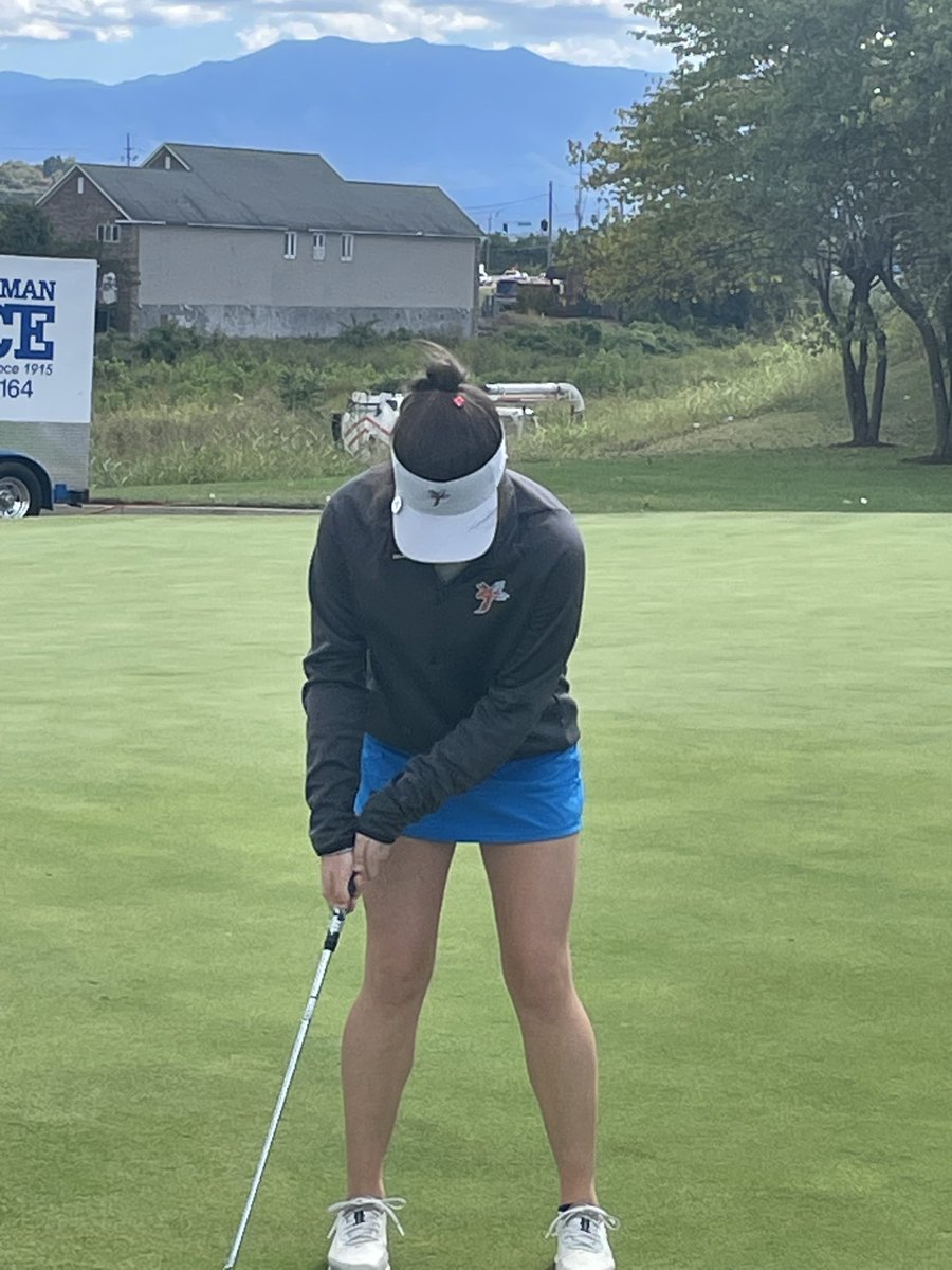 Marleigh Chicantek getting ready for her practice round at the ⁦<a href="/TSSAA/">TSSAA</a>⁩ State Tournament in Sevierville.