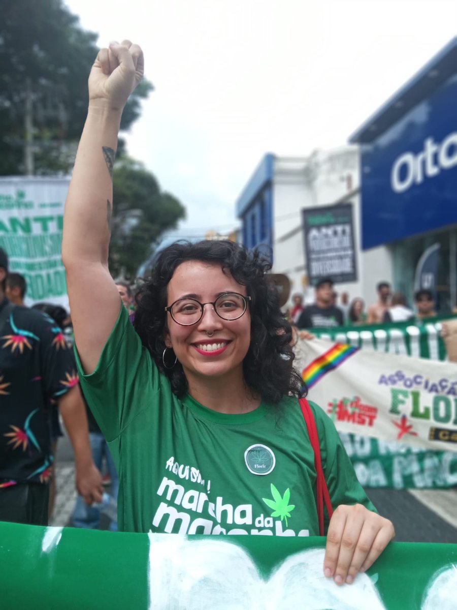 jemarquespsol's tweet photo. Foi lindo e histórico! Nossa venceu a política autoritária de Anderson Farias, que tentou proibir a marcha, mas foi derrotado pela nossa força. Que venha a marcha da maconha 2024!
#aquisim https://t.co/t4q5sZ68i9