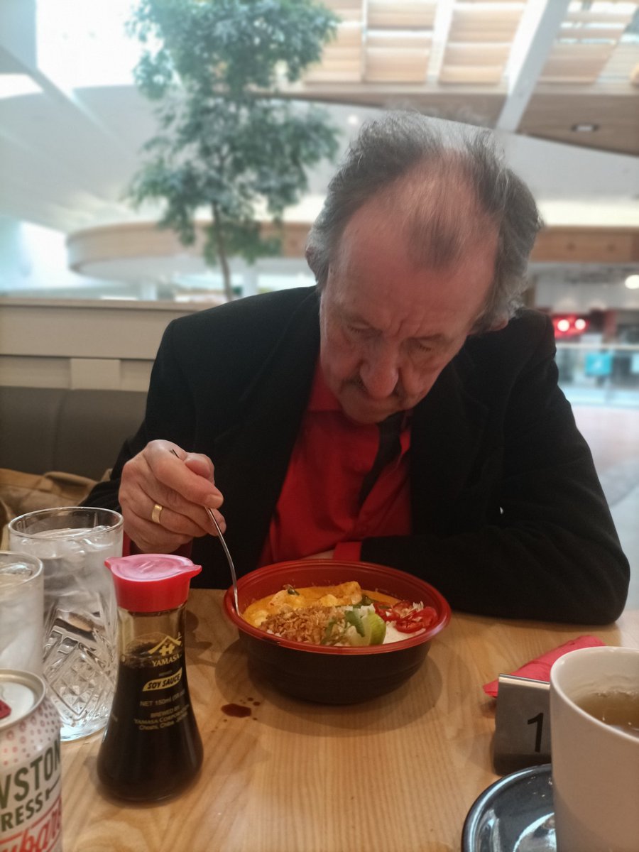 lorraine_warde's tweet photo. I took these #photos of @AndyJenkin6 enjoying his #trulyscrumptious #panasian inspired #kingprawntaicoconutcurry 😜😜😜 &amp;Andy said it was 1 of the #bestmeals he's #everhad #chantryplaceshoppingcentre #norwich 💛 💚 💛
#aristocraticandy No #knifeandforks until I took some #photos https://t.co/Cu9Uup4CtN