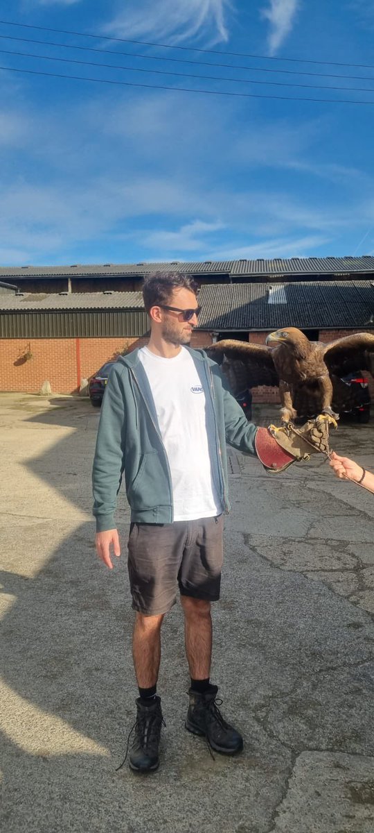 CTizzle27's tweet image. Massive thanks to @WalksWithHawks for an incredible day. This has been on the bucket list for a long time, and it didn’t disappoint. 🦅 🦉