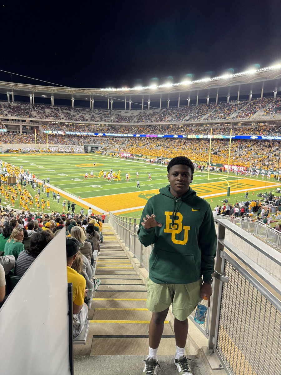 Had a great experience watching the university of Baylor football team go into battle against Texas tech, lotta great things I learned from this team and at my position.#SicEm #theherd #baylorbears <a href="/CoachNine7/">Trey Bryant</a> <a href="/CoachShakey/">Coach Strickland</a> <a href="/BERKNERFOOTBALL/">BERKNER FOOTBALL</a>