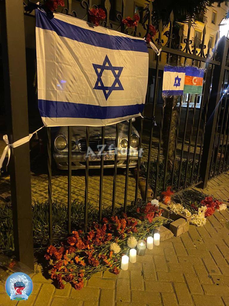 GeorgeDeek's tweet photo. Thank you to the Azerbaijani people for this heartfelt gesture of friendship 🇦🇿❤️🇮🇱

The flood of messages of love, the flowers at our embassy’s gate, the posts on social media - these give us strength in  this dark hour of our history. Thank you 🙏

We shall prevail 🇮🇱 https://t.co/HteQcKBkTH