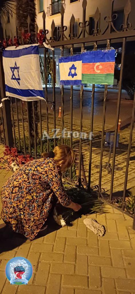 GeorgeDeek's tweet photo. Thank you to the Azerbaijani people for this heartfelt gesture of friendship 🇦🇿❤️🇮🇱

The flood of messages of love, the flowers at our embassy’s gate, the posts on social media - these give us strength in  this dark hour of our history. Thank you 🙏

We shall prevail 🇮🇱 https://t.co/HteQcKBkTH