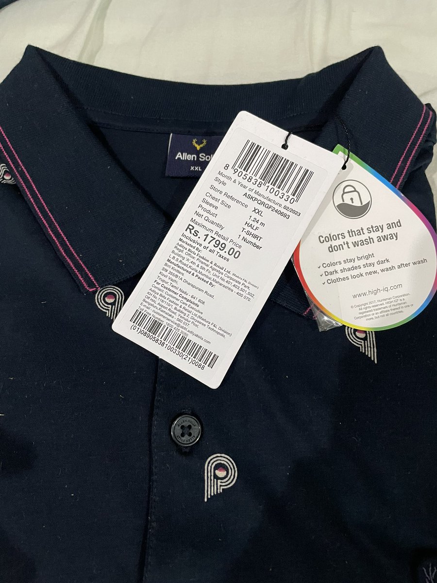 PitliyaVatan's tweet photo. Dear @allensolly , you  sell great clothes and can I know the reason behind having two different sizes of sleeves of either sides on the same tshirt?? I purchased this tshirt today , all is well and good except for the sleeve size which is different https://t.co/dDF8mnXCB3