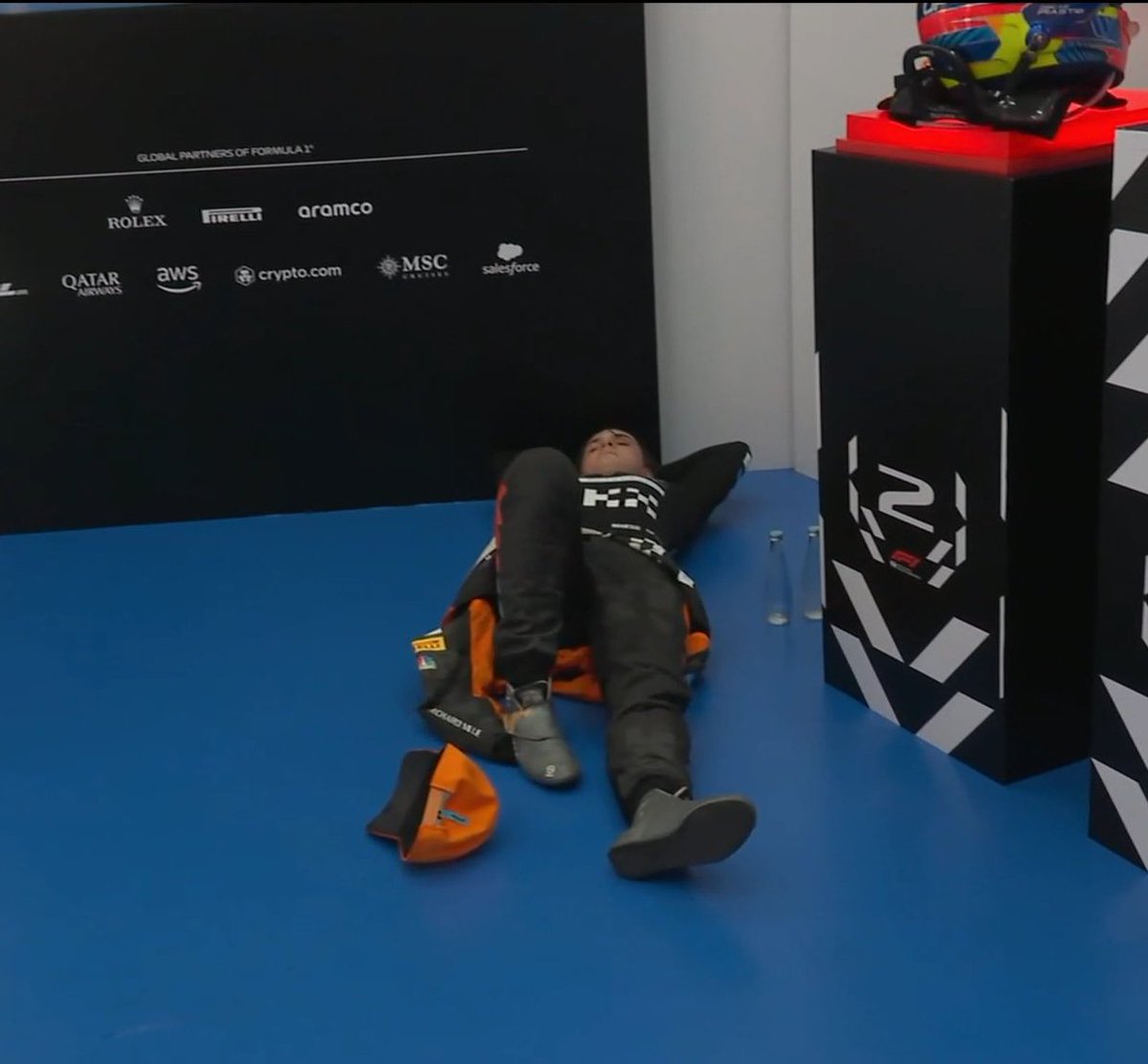 hamxnda's tweet photo. just two mclaren legends chilling https://t.co/fK0OlfgO4s