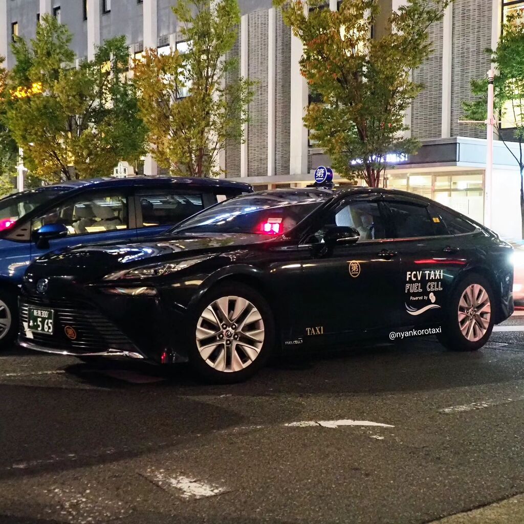 三和第一交通(新潟県新潟市)
夜、遠くで見かけてレクサスLSあたりかなと思ったらこの人だった件。
#１日１タク #toyotamirai #taxi #taxigrams #taxigramsjp #notaxinolife