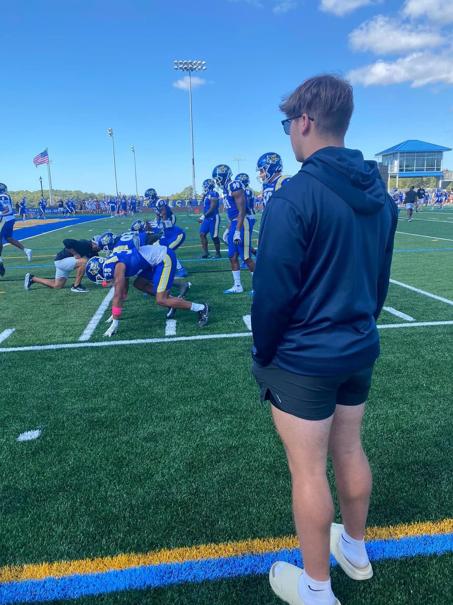 Very thankful and really enjoyed my Gameday Visit to <a href="/LimestoneFB/">Limestone Football</a> !!
<a href="/CoachPostell/">JT Postell</a> @EGWarriorsFball <a href="/CoachL59/">TJ Lesniewski</a> <a href="/coachfurrey/">Mike Furrey</a>