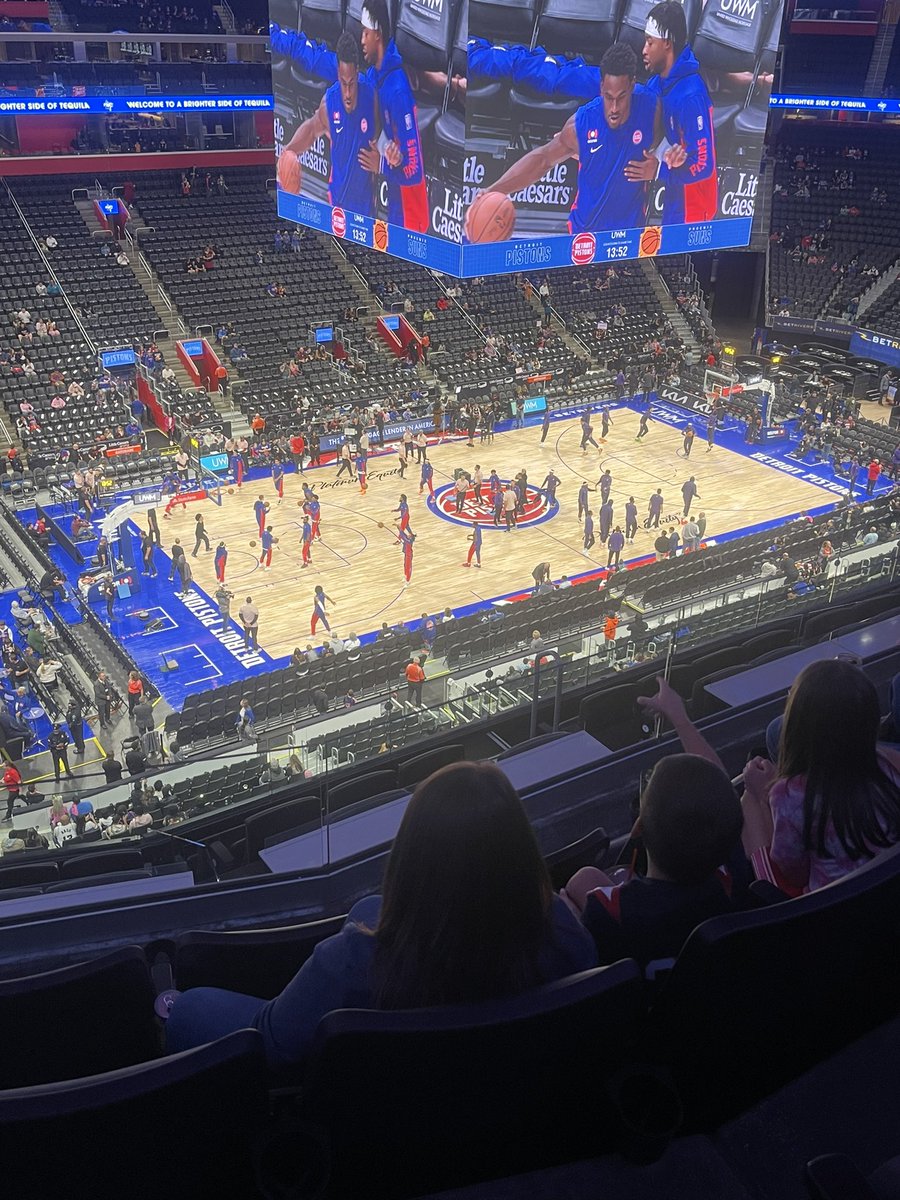 hometown_guy's tweet photo. Pre season action #Pistons https://t.co/aYf54YjAi9
