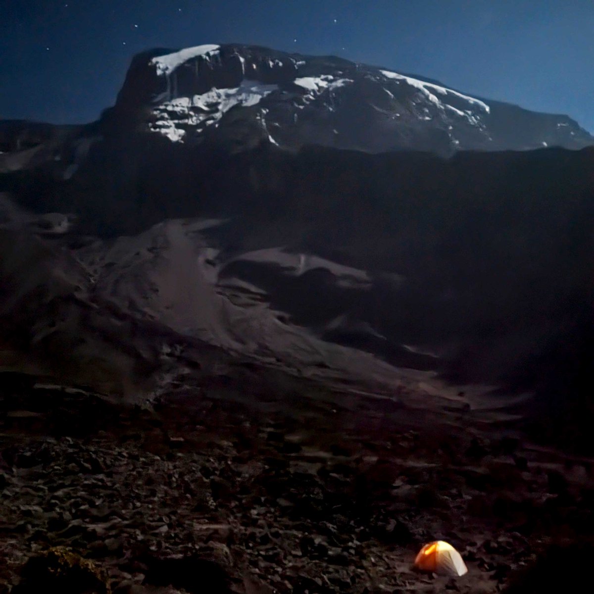 ivapepassport's tweet photo. Getting ready to summit! ⛰️

The night sky over Kilimanjaro is a sight to behold...

Let the flavor take you places!

#energyboost #cappuccino
#machameroute #kilimanjaro ⛰️⛰️
#roofofafrica #uhuru #uhurupeak
#tanzania #africa 🇹🇿🇹🇿
#ivapepassport #vapers #vape https://t.co/Yjj1nCM8ji