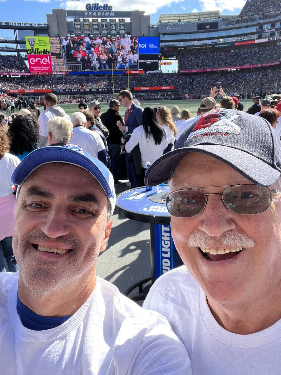 AnthonyCurtis68's tweet photo. Thanks to @Patriots for making my father’s 81 birthday special #CrucialCatch #ForeverNE #USAFVet #CancerSurvivor #PatsGame https://t.co/7XAggHY9TI