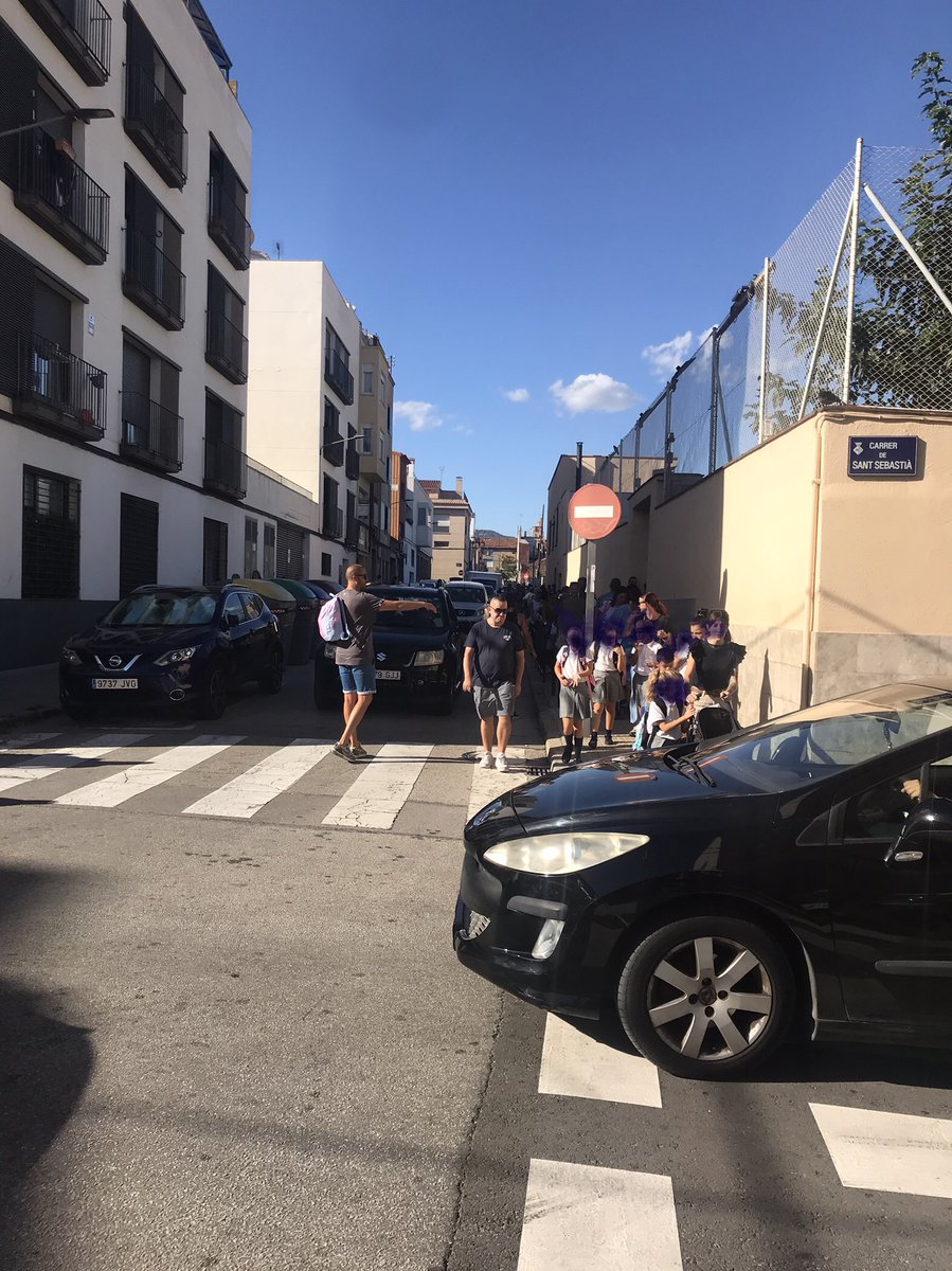 David Serna (@davidsernar) on Twitter photo Hola <a href="/jordi_ballart/">Jordi Ballart Pastor</a> <a href="/ajterrassa/">Ajuntament de Terrassa</a> Col·legi Sagrat Cor, Roger de Llúria amb S.Sebastià. Aquest curs el carrer no està tancat a l'hora d'entrada i sortida, sense policia i els darrers dies amb obres. Esperem que no passi cap desgràcia. Hola <a href="/jordi_ballart/">Jordi Ballart Pastor</a> <a href="/ajterrassa/">Ajuntament de Terrassa</a> Col·legi Sagrat Cor, Roger de Llúria amb S.Sebastià. Aquest curs el carrer no està tancat a l'hora d'entrada i sortida, sense policia i els darrers dies amb obres. Esperem que no passi cap desgràcia.